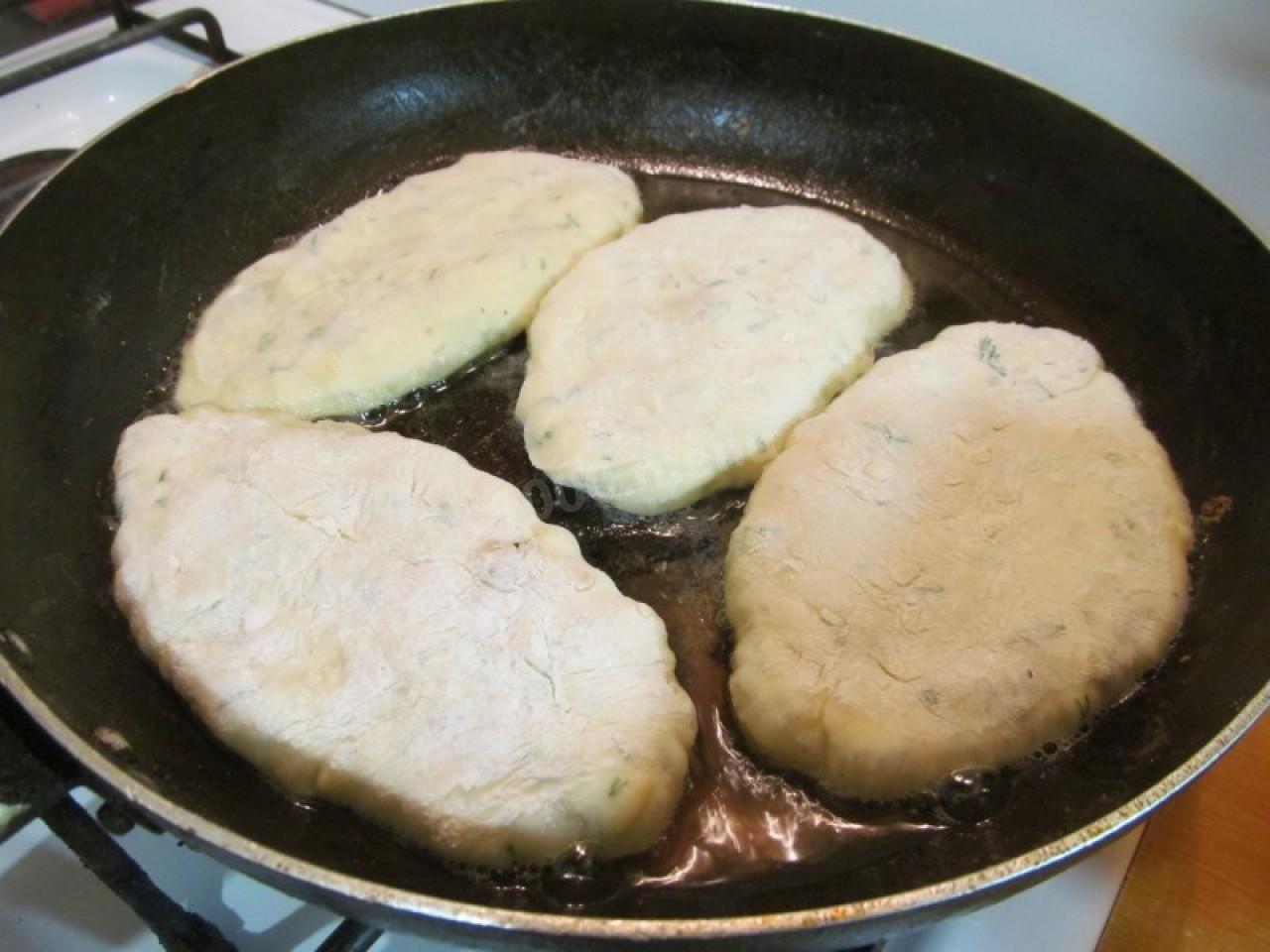 Шаг 23 приготовления Пирожки с курицей на сметане без дрожжей