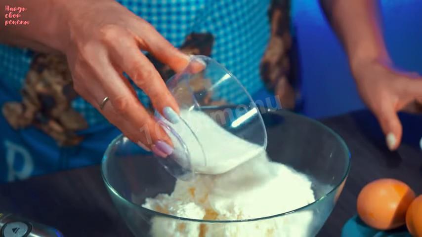 Шаг 10 приготовления Песочный пирог с абрикосами и творогом