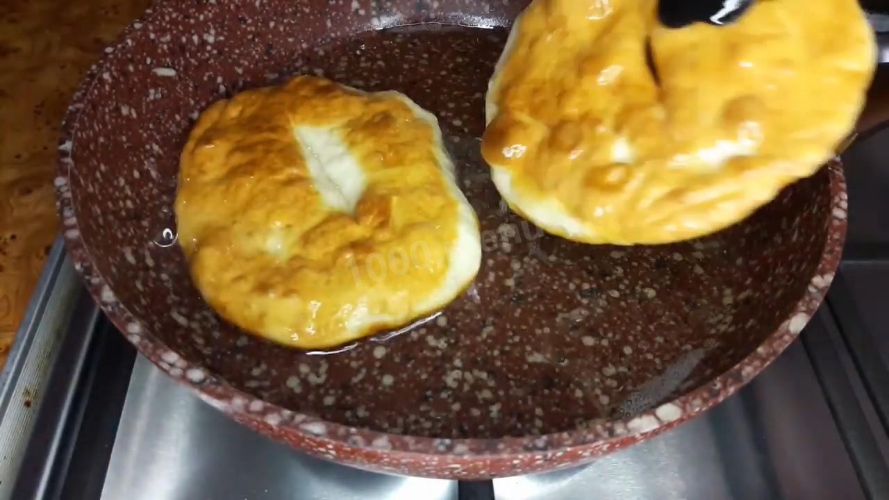Шаг 15 приготовления Пышные жареные лепешки на кефире