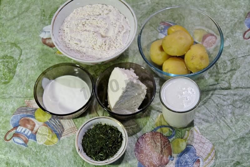 Шаг 1 приготовления Хичины с творожным сыром картофелем зеленью