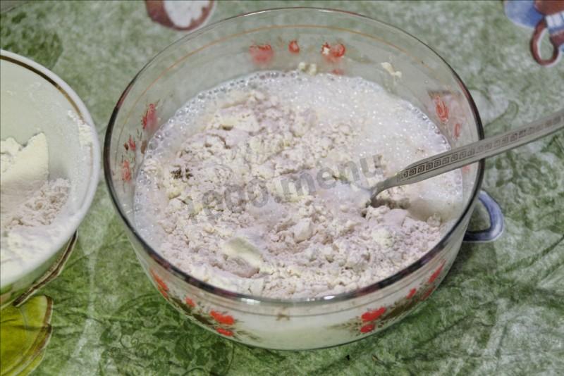 Шаг 3 приготовления Хичины с творожным сыром картофелем зеленью