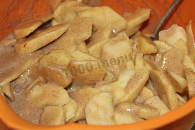 Шаг 4 приготовления Яблочный заливной пирог с яблоками