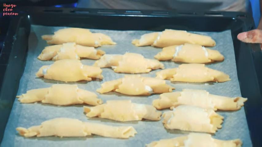 Шаг 23 приготовления Песочные рогалики с белковой начинкой
