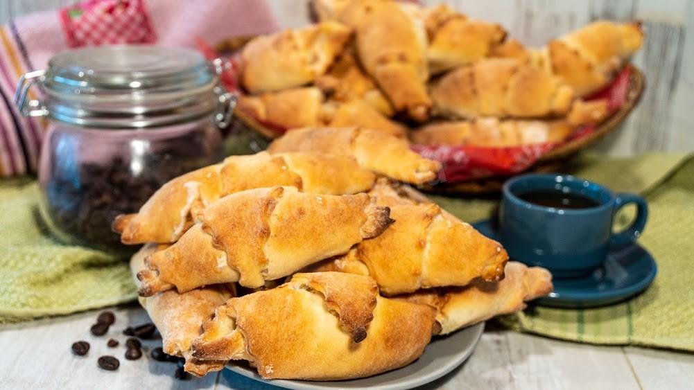 Шаг 25 приготовления Песочные рогалики с белковой начинкой