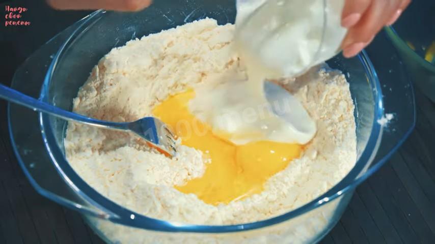 Шаг 8 приготовления Песочные рогалики с белковой начинкой