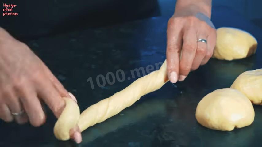 Шаг 24 приготовления Сдобные булочки с зеленью и сыром по-турецки