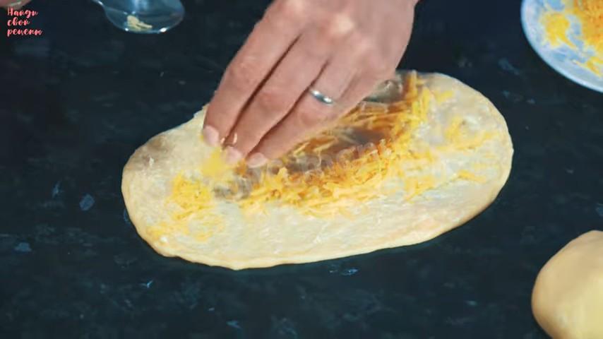 Шаг 26 приготовления Сдобные булочки с зеленью и сыром по-турецки
