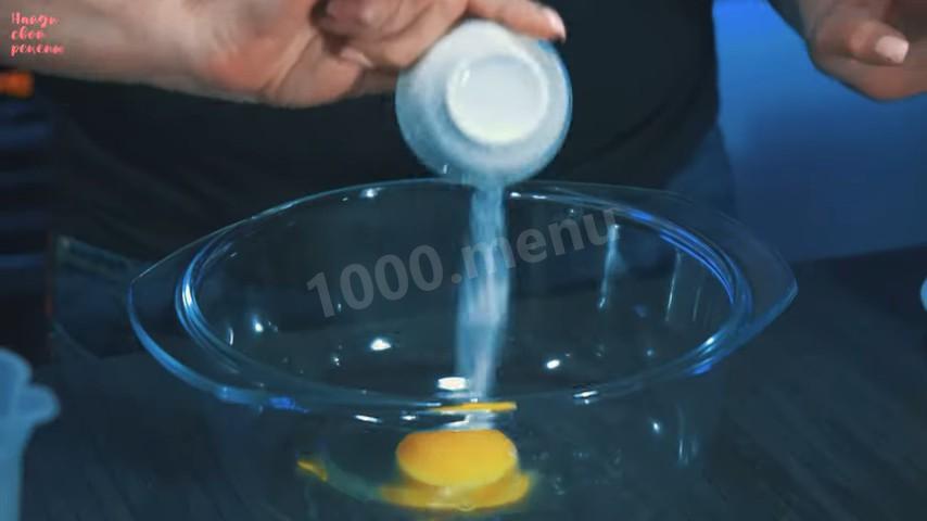 Шаг 7 приготовления Сдобные булочки с зеленью и сыром по-турецки