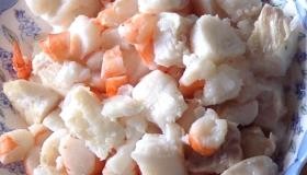 Шаг 1 приготовления Рыбный пирог на скорую руку
