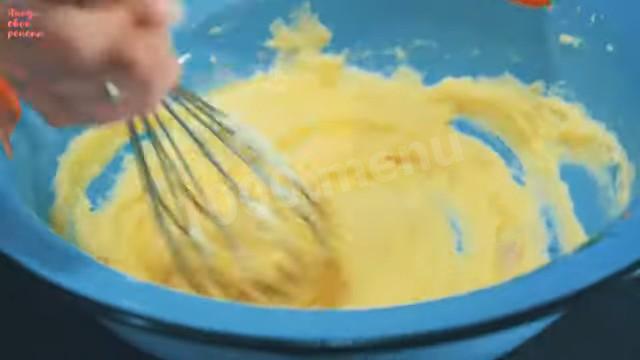 Шаг 10 приготовления Пасхальные куличи с курагой и цукатами на дрожжевом тесте