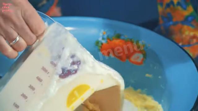 Шаг 11 приготовления Пасхальные куличи с курагой и цукатами на дрожжевом тесте