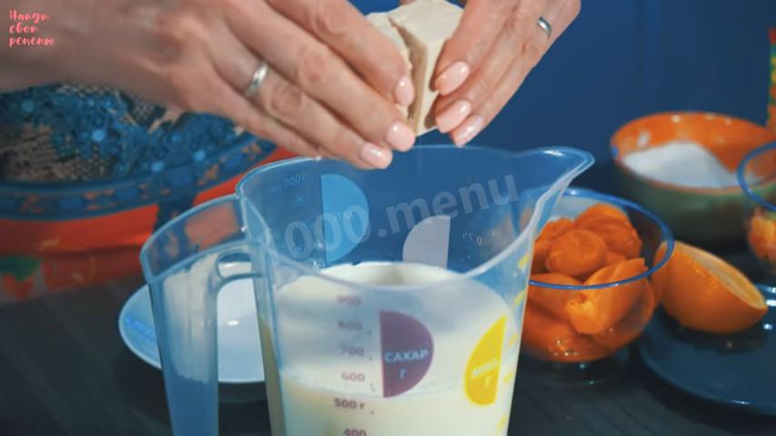 Шаг 2 приготовления Пасхальные куличи с курагой и цукатами на дрожжевом тесте