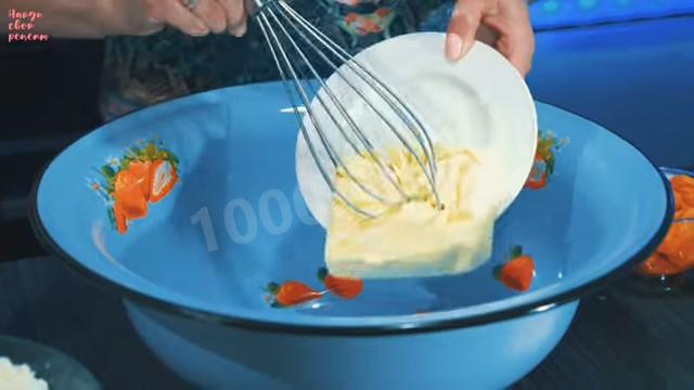 Шаг 6 приготовления Пасхальные куличи с курагой и цукатами на дрожжевом тесте