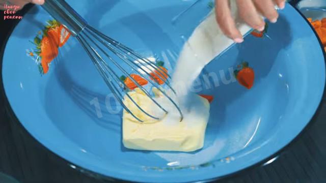 Шаг 7 приготовления Пасхальные куличи с курагой и цукатами на дрожжевом тесте