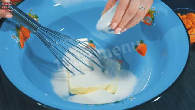 Шаг 8 приготовления Пасхальные куличи с курагой и цукатами на дрожжевом тесте
