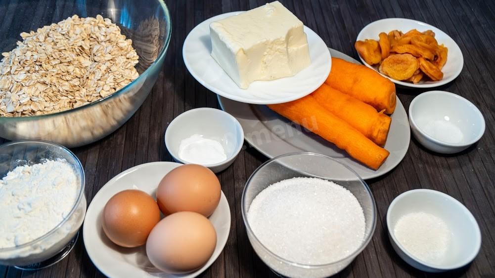 Шаг 1 приготовления Морковный пирог с ванильным вкус овсяными хлопьями и курагой