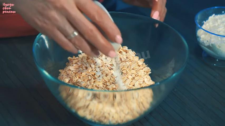 Шаг 6 приготовления Морковный пирог с ванильным вкус овсяными хлопьями и курагой