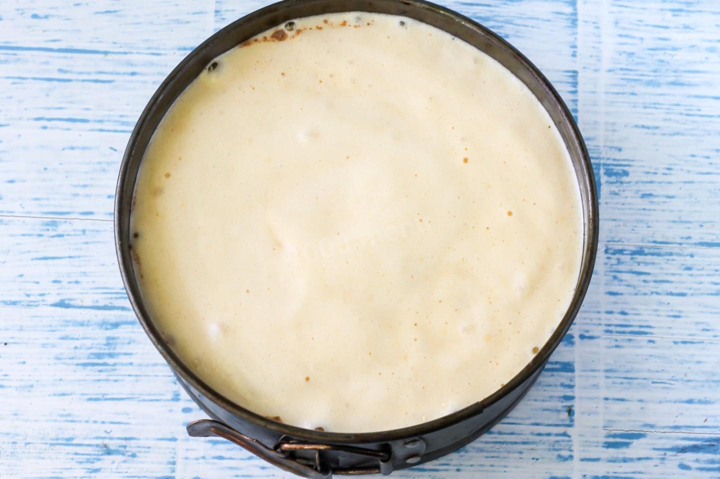Шаг 6 приготовления Шарлотка с яблоками и корицей