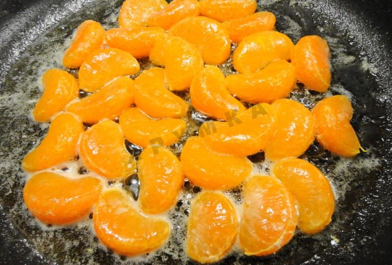 Шаг 3 приготовления Рождественский кекс с мандаринами в мультиварке