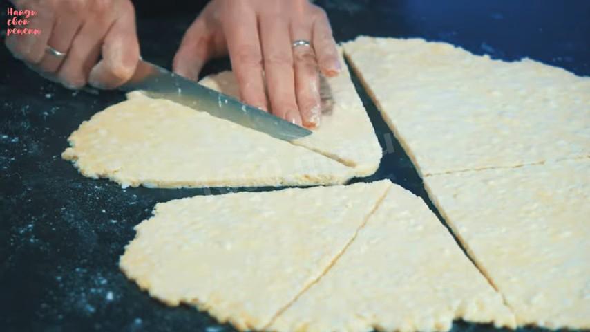 Шаг 14 приготовления Творожные рогалики с вареньем, сахаром и ванилью