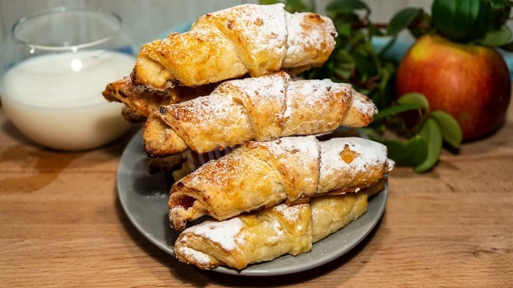 Шаг 22 приготовления Творожные рогалики с вареньем, сахаром и ванилью