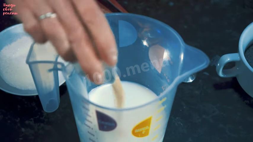 Шаг 2 приготовления Бублики с маком на молоке