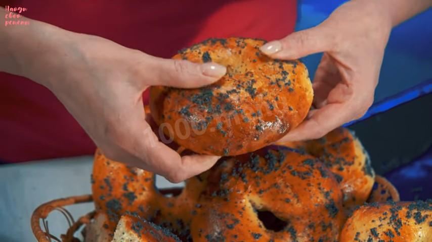 Шаг 28 приготовления Бублики с маком на молоке