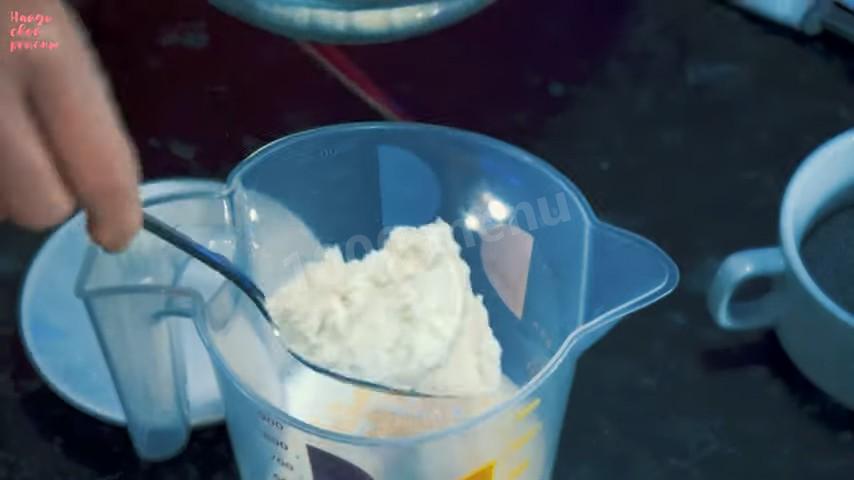Шаг 3 приготовления Бублики с маком на молоке