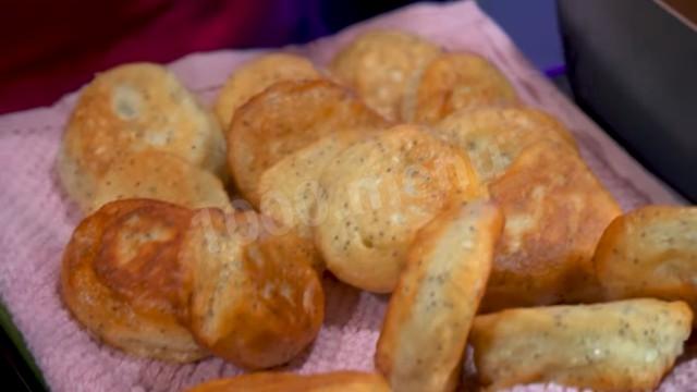 Шаг 13 приготовления Постные оладьи с маком из дрожжевого теста