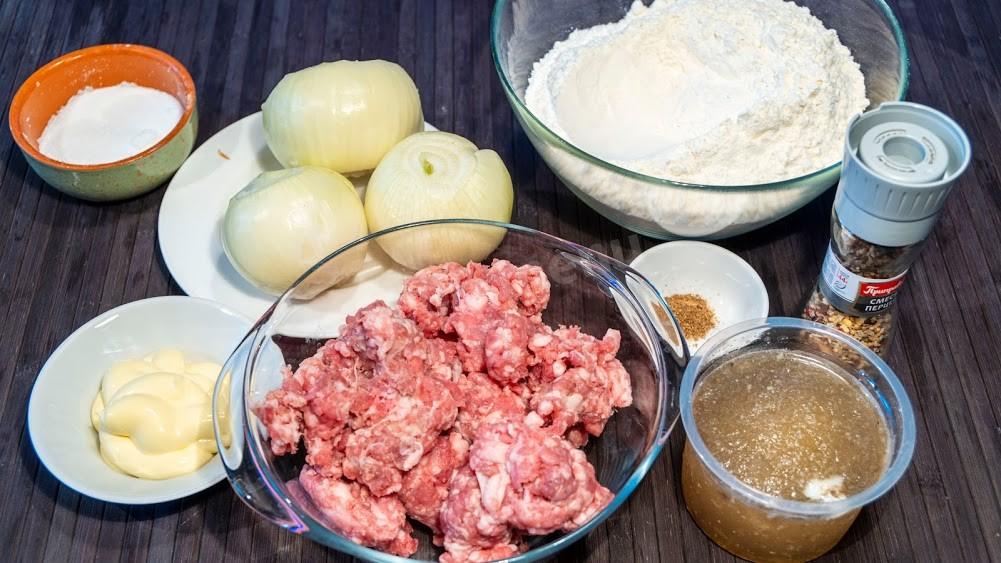 Шаг 1 приготовления Идеальные чебуреки с начинкой из мясного фарша