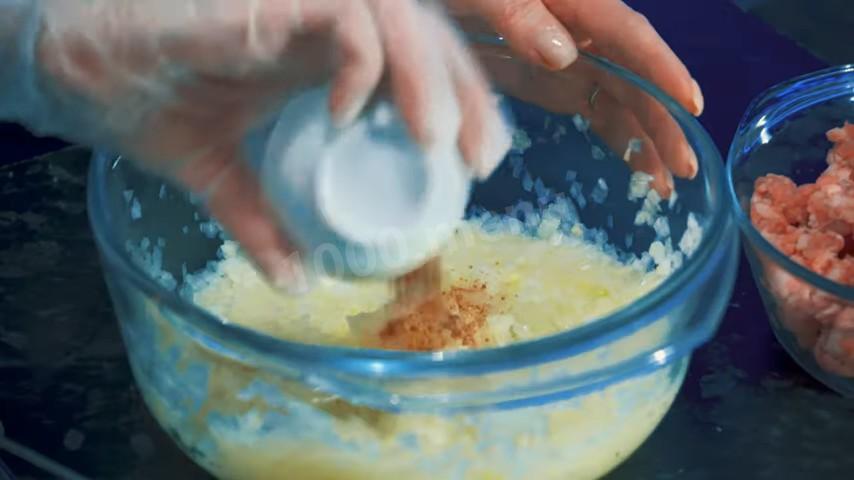 Шаг 10 приготовления Идеальные чебуреки с начинкой из мясного фарша
