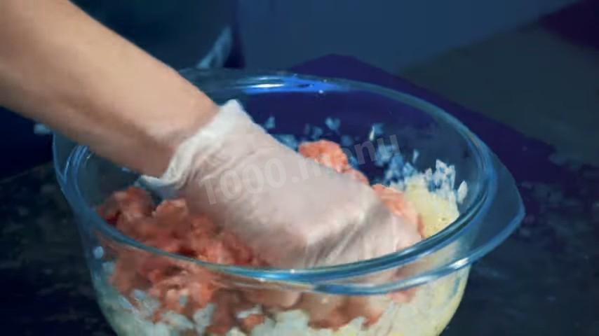 Шаг 12 приготовления Идеальные чебуреки с начинкой из мясного фарша