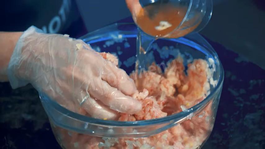 Шаг 13 приготовления Идеальные чебуреки с начинкой из мясного фарша