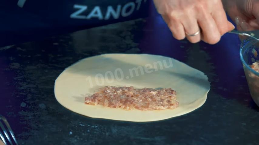 Шаг 17 приготовления Идеальные чебуреки с начинкой из мясного фарша