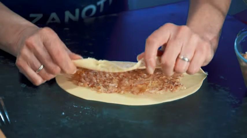 Шаг 18 приготовления Идеальные чебуреки с начинкой из мясного фарша