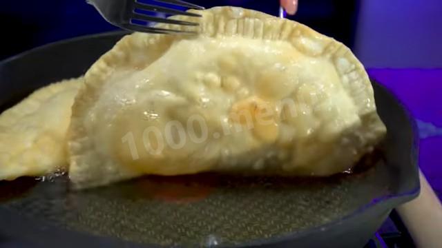 Шаг 20 приготовления Идеальные чебуреки с начинкой из мясного фарша