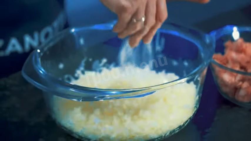 Шаг 8 приготовления Идеальные чебуреки с начинкой из мясного фарша