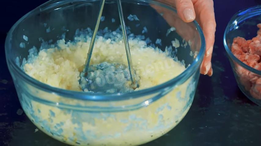 Шаг 9 приготовления Идеальные чебуреки с начинкой из мясного фарша