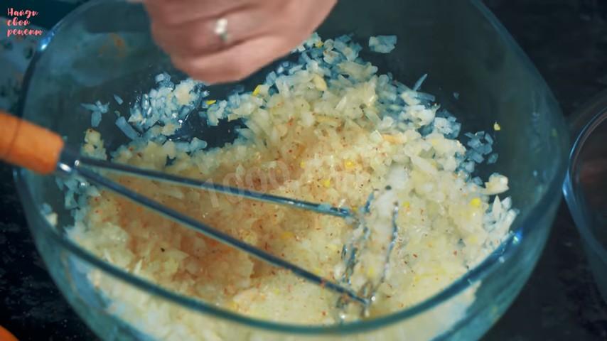 Шаг 18 приготовления Классические беляши с сочной мясной начинкой