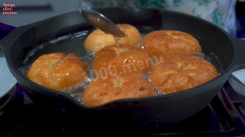 Шаг 28 приготовления Классические беляши с сочной мясной начинкой
