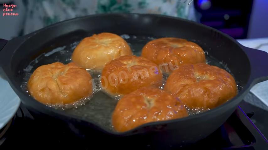 Шаг 29 приготовления Классические беляши с сочной мясной начинкой