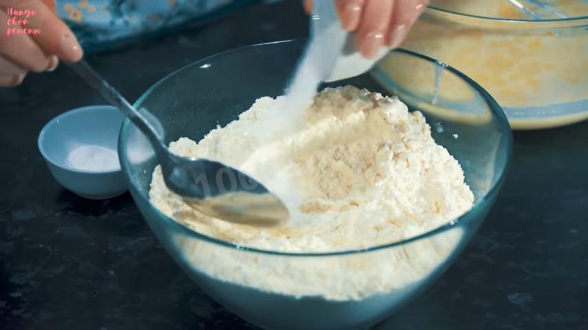 Шаг 8 приготовления Классические беляши с сочной мясной начинкой