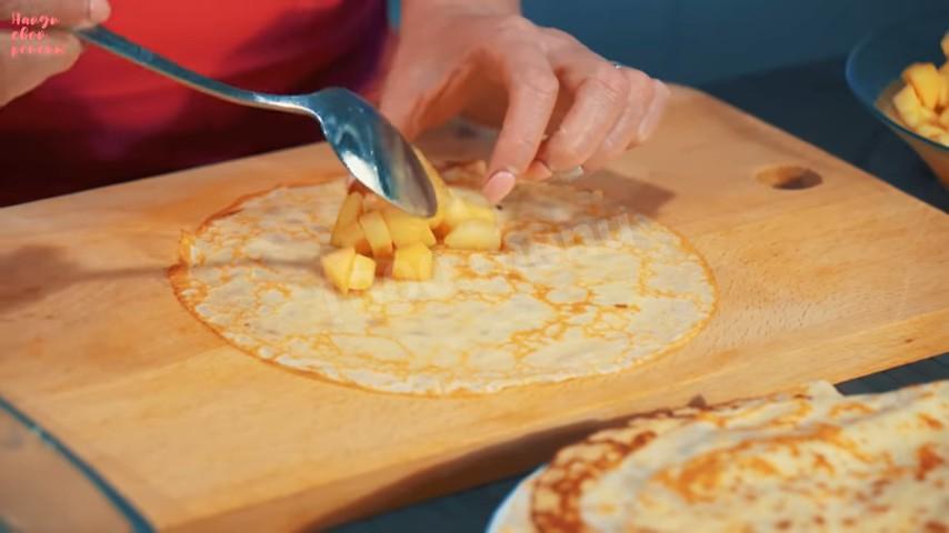 Шаг 9 приготовления Блинный пирог с начинкой из фруктов