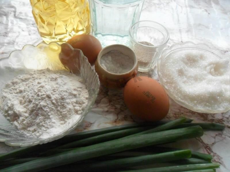 Шаг 1 приготовления Пирожки с луком и яйцом запеченные