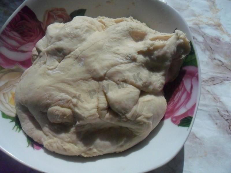 Шаг 3 приготовления Пирожки с луком и яйцом запеченные