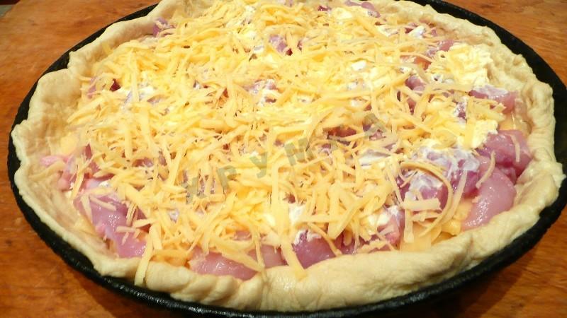 Шаг 10 приготовления Лепешка с курицей картошкой и сыром в духовке