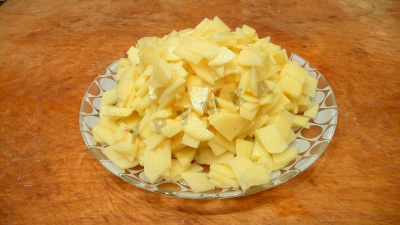 Шаг 2 приготовления Лепешка с курицей картошкой и сыром в духовке