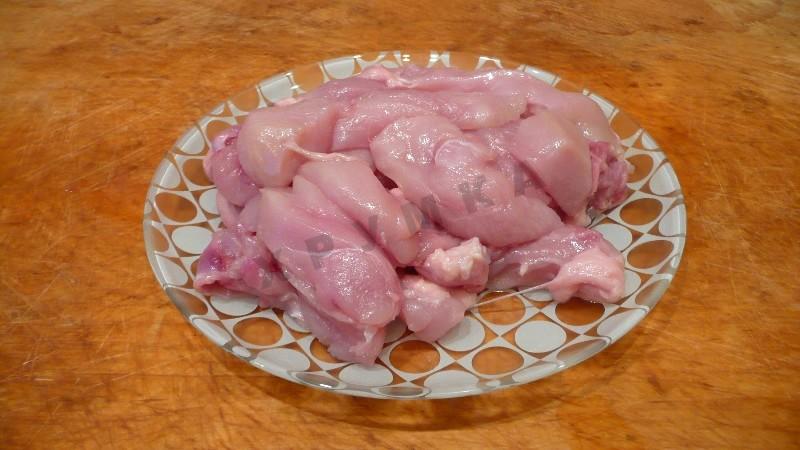 Шаг 3 приготовления Лепешка с курицей картошкой и сыром в духовке