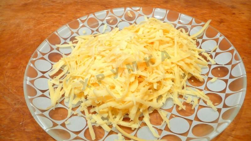 Шаг 4 приготовления Лепешка с курицей картошкой и сыром в духовке