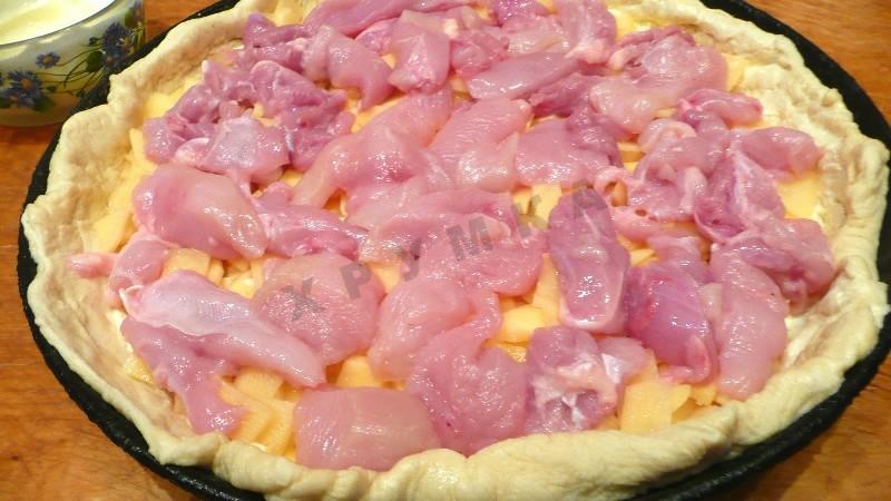 Шаг 8 приготовления Лепешка с курицей картошкой и сыром в духовке